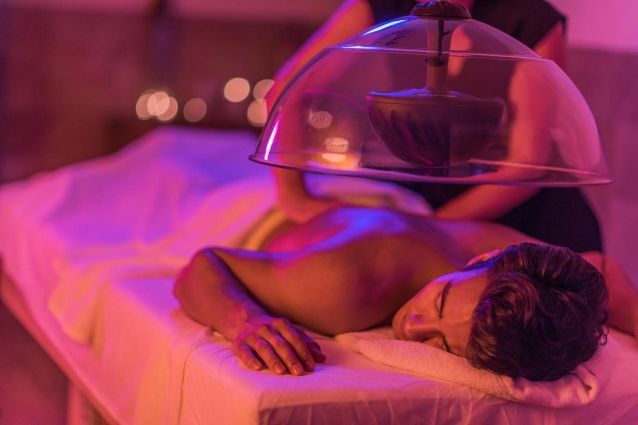 Hard Rock Hotel Goa Calangute Εξωτερικό φωτογραφία A patient receiving a cupping treatment