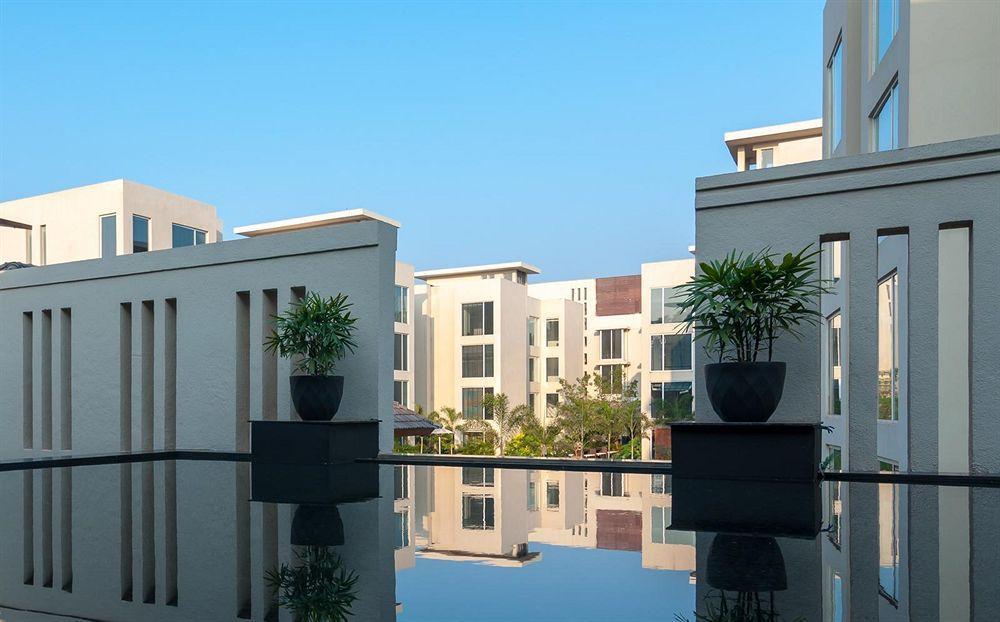 Hard Rock Hotel Goa Calangute Εξωτερικό φωτογραφία Residential buildings in the community