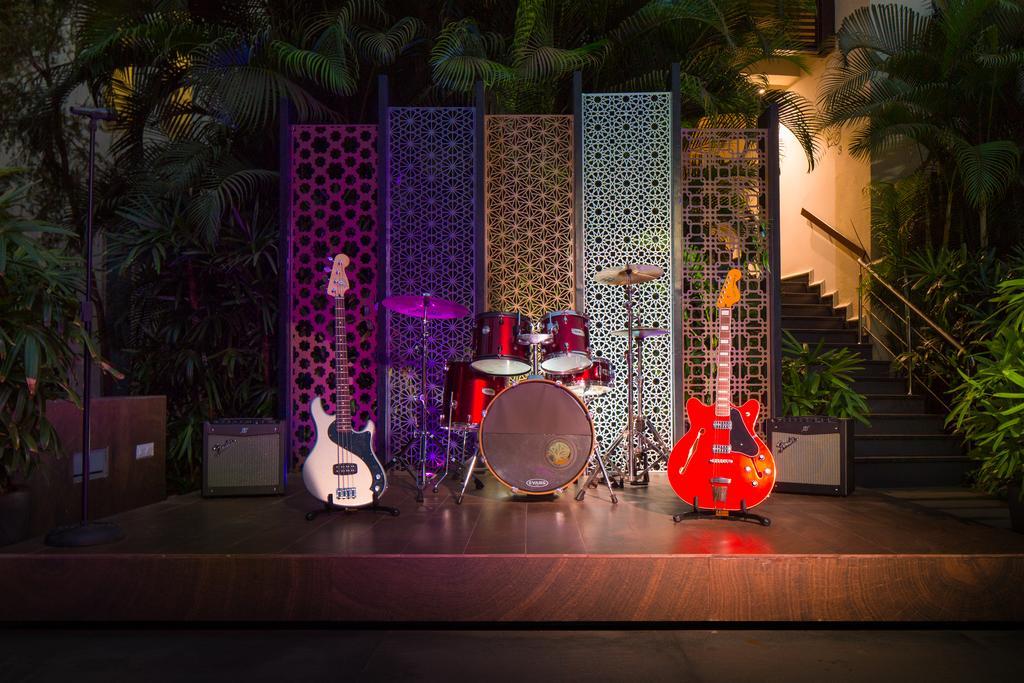 Hard Rock Hotel Goa Calangute Εξωτερικό φωτογραφία The stage at the hotel's lobby